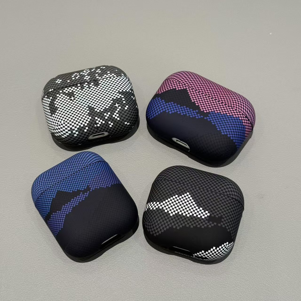 カーボンファイバーパターンイヤホンケースカバー AirPod - Anker Speaker Soundcore Boom 2 のレビューと価格
